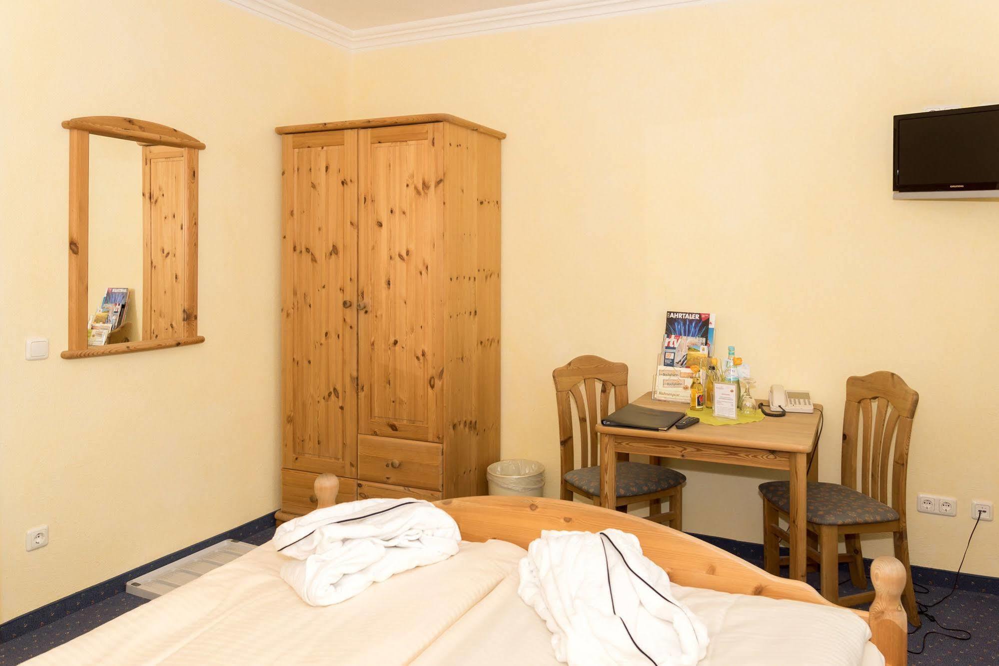 Hotel Und Landgasthof Zum Bockshahn Spessart  Esterno foto