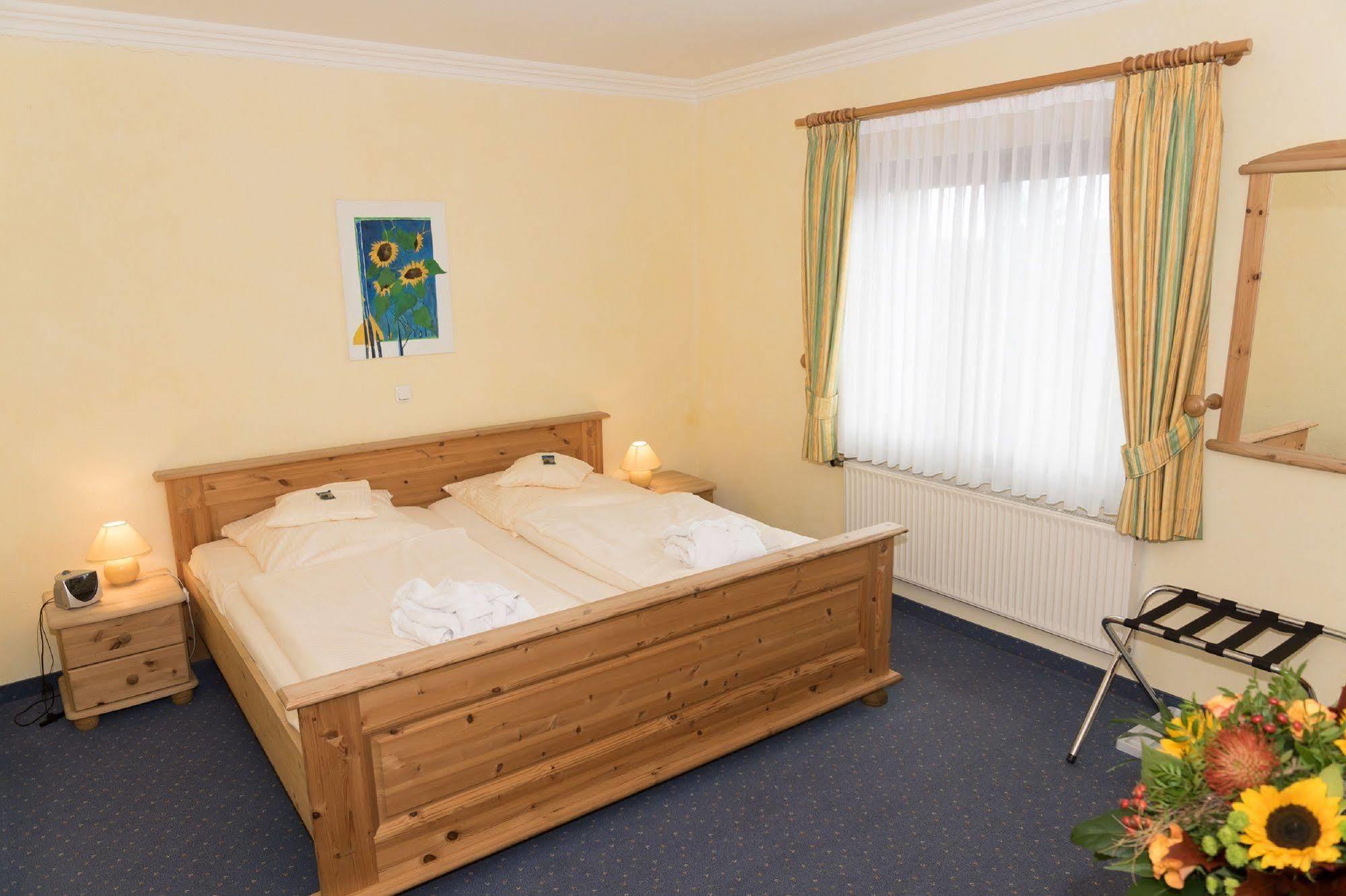 Hotel Und Landgasthof Zum Bockshahn Spessart  Esterno foto