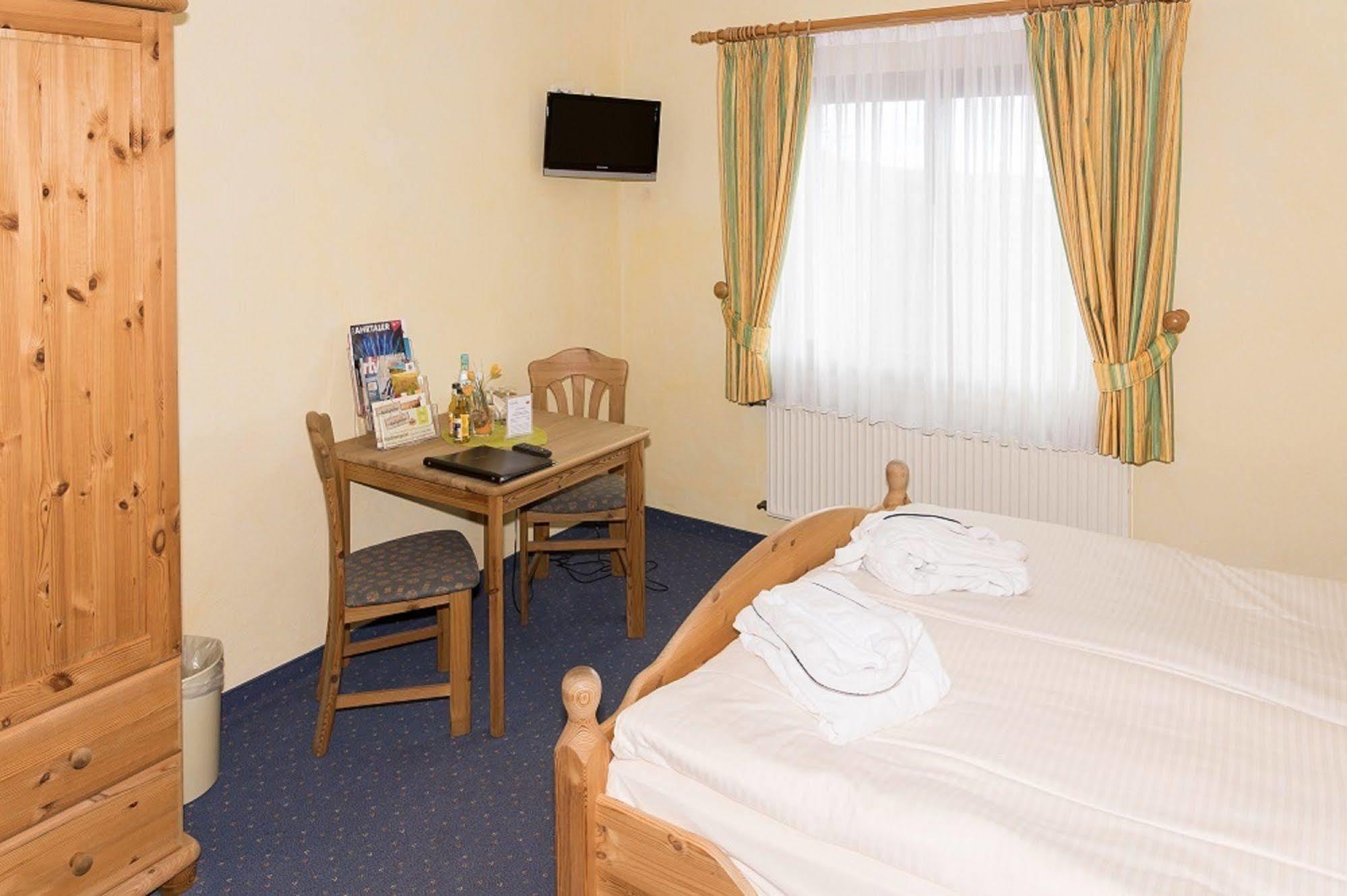 Hotel Und Landgasthof Zum Bockshahn Spessart  Esterno foto