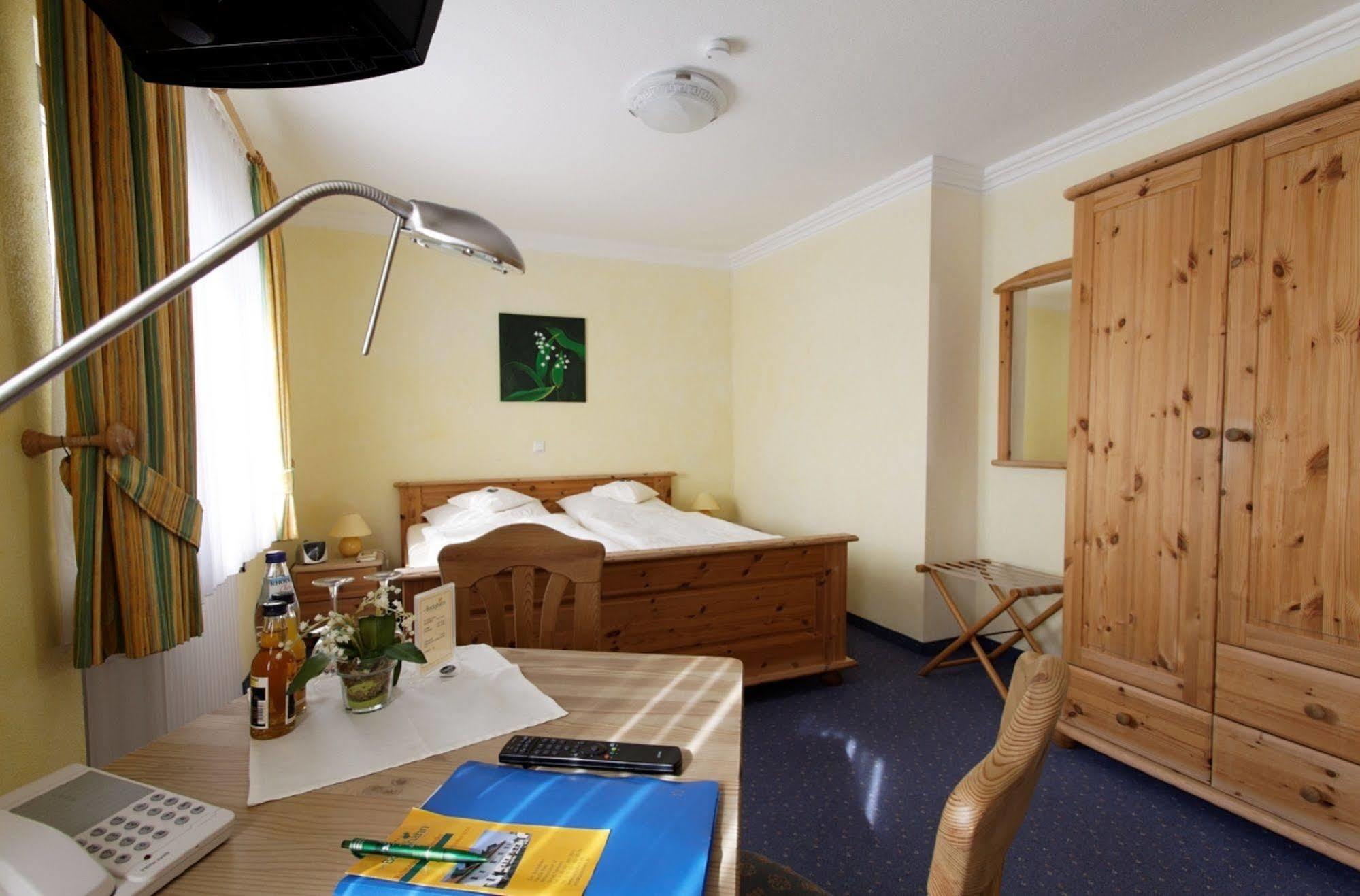Hotel Und Landgasthof Zum Bockshahn Spessart  Esterno foto